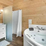4 Bedroom Amazing In Nexo 度假居 Vester Somarken