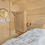 4 Bedroom Amazing In Nexo 度假居