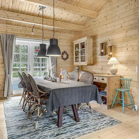 4 Bedroom Amazing In Nexo Hébergement de vacances