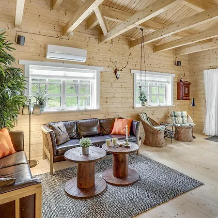 4 Bedroom Amazing In Nexo Vester Somarken